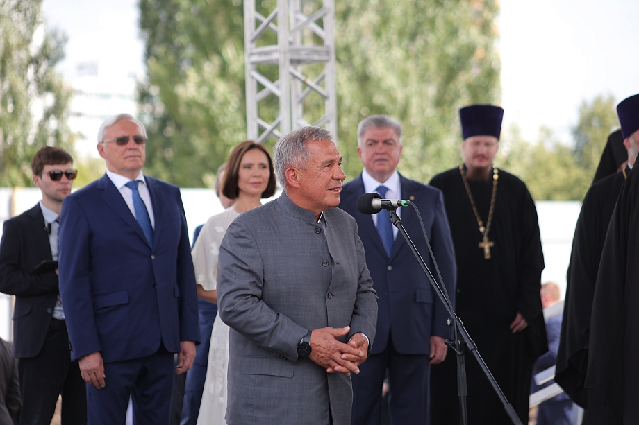 Патриарх Кирилл освятил закладной камень кафедрального собора в Челнах 
