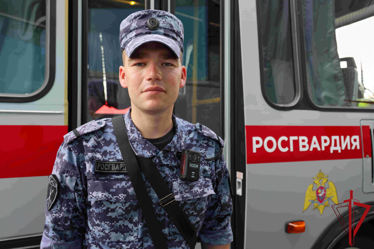 Сотрудники и военнослужащие Росгвардии приняли участие в обеспечении правопорядка во время футбольного матча РПЛ