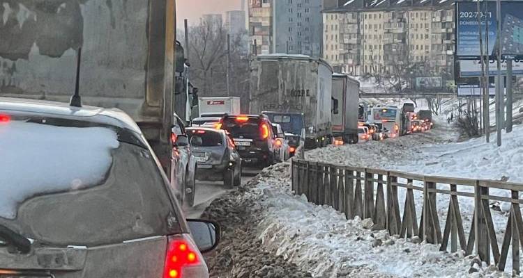 Дороги владивостока сейчас пробки. Владивосток в январе. Дорога в Дальнегорск сейчас. Китайские пробки на дорогах. Вмершие машины Владивосток.
