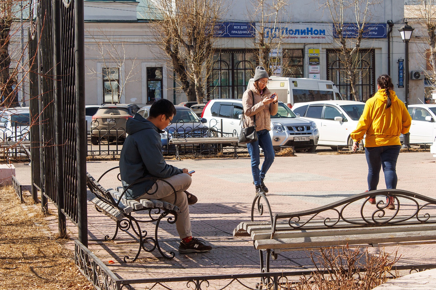 Сколько времени проводят жители Улан-Удэ в смартфонах (ФОТОРЕПОРТАЖ ...