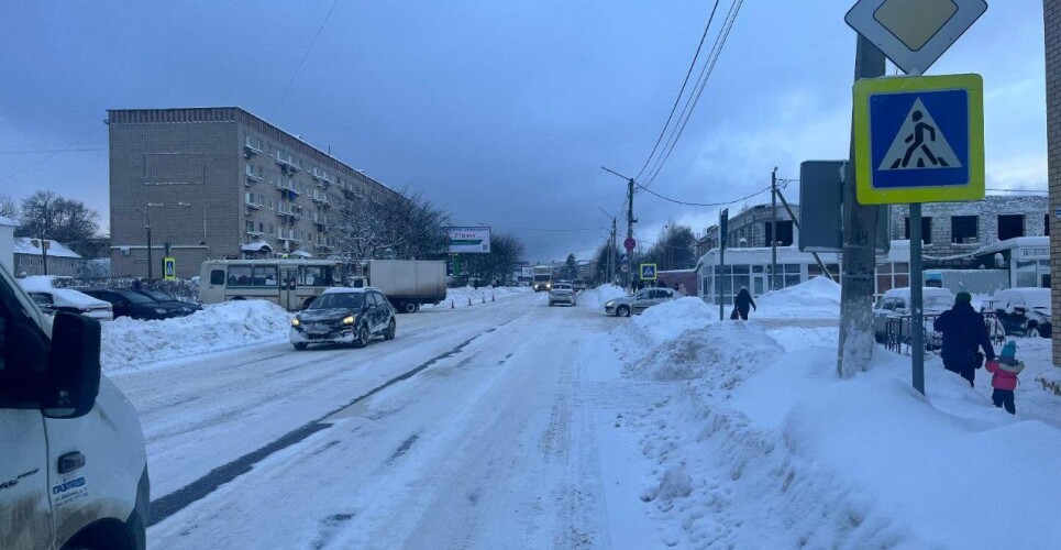 В Новгородской области пешехода снова сбили прямо на переходе