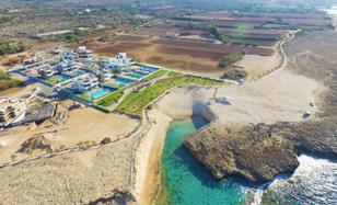 Солнечная вилла с бассейном на первой линии от моря в Айя-Напе, Фамагуста, Кипр за 4 200 € в неделю