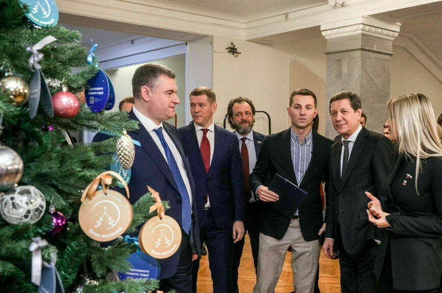 госдума новогодние фото здания. елка в госдуме. новогодняя елка в госдуме. новогодняя елка в госдуме. рождественская газета.