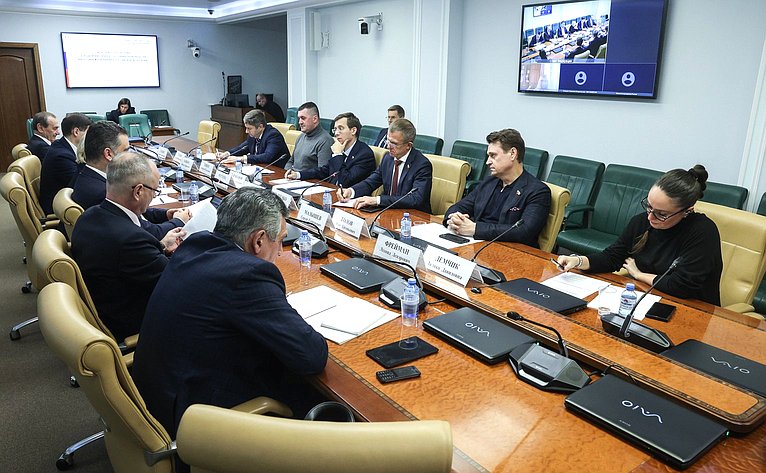 Круглый стол Комитета Совета Федерации по экономической политике «О ходе мониторинга состояния производства малотоннажной химии в Российской Федерации»