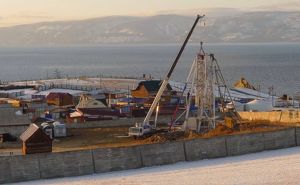 Колесо обозрения устанавливают на Ольхоне - Верблюд в огне