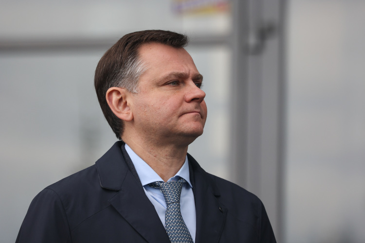 Слюсарь заявлял о том, что формируется предложение по созданию следующего поколения Ту-214, а также грузовой модификации и лайнеров с повышенной дальностью