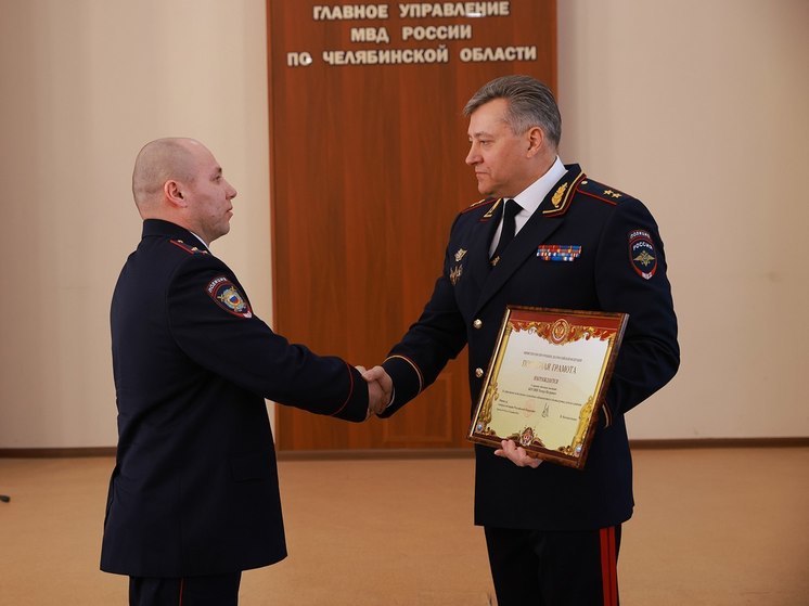 Генерал-лейтенант Михаил Скоков поздравил полицейских с Днем защитника Отечества