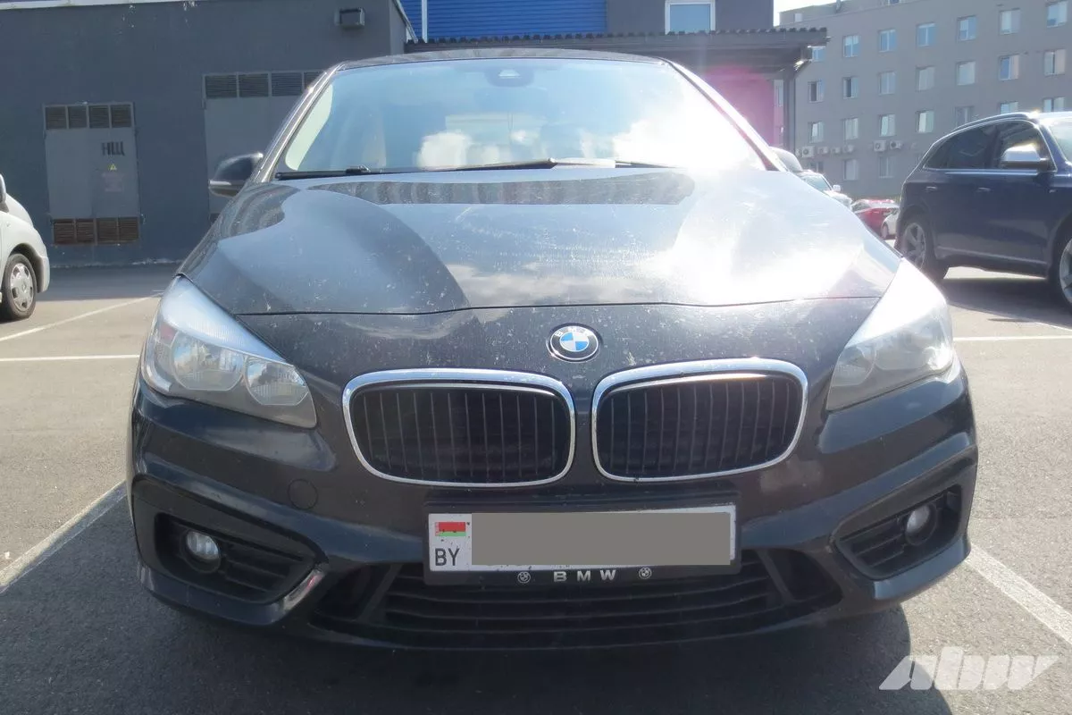 BMW_218d_спереди