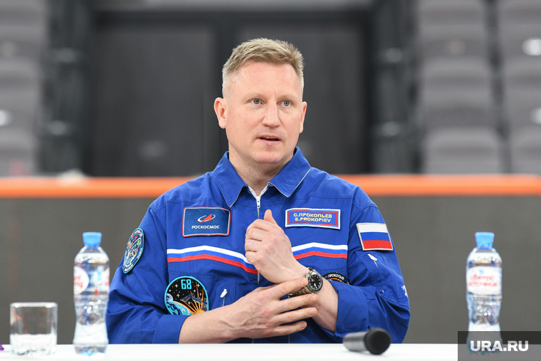 Встреча космонавтов с екатеринбургскими студентами в ДИВСе. Екатеринбург