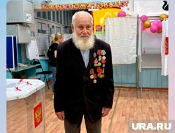 Александр Павлович лично пришел на избирательный участок, чтобы отдать свой голос на выборах депутатов ЗСО