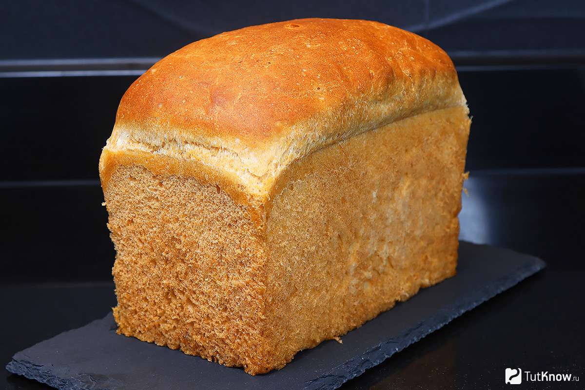 белый хлеб кирпичик. сайки батон. белый хлеб кирпичик. хлеб пшеничный формовой из муки 1 сорта. хлеб кирпичик.