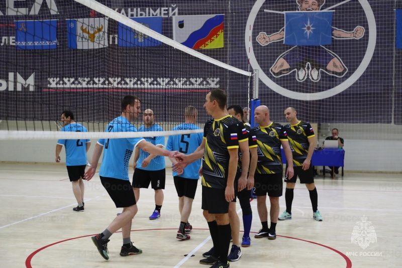 В рамках учебно-методического сбора в Надыме прошли соревнования по волейболу