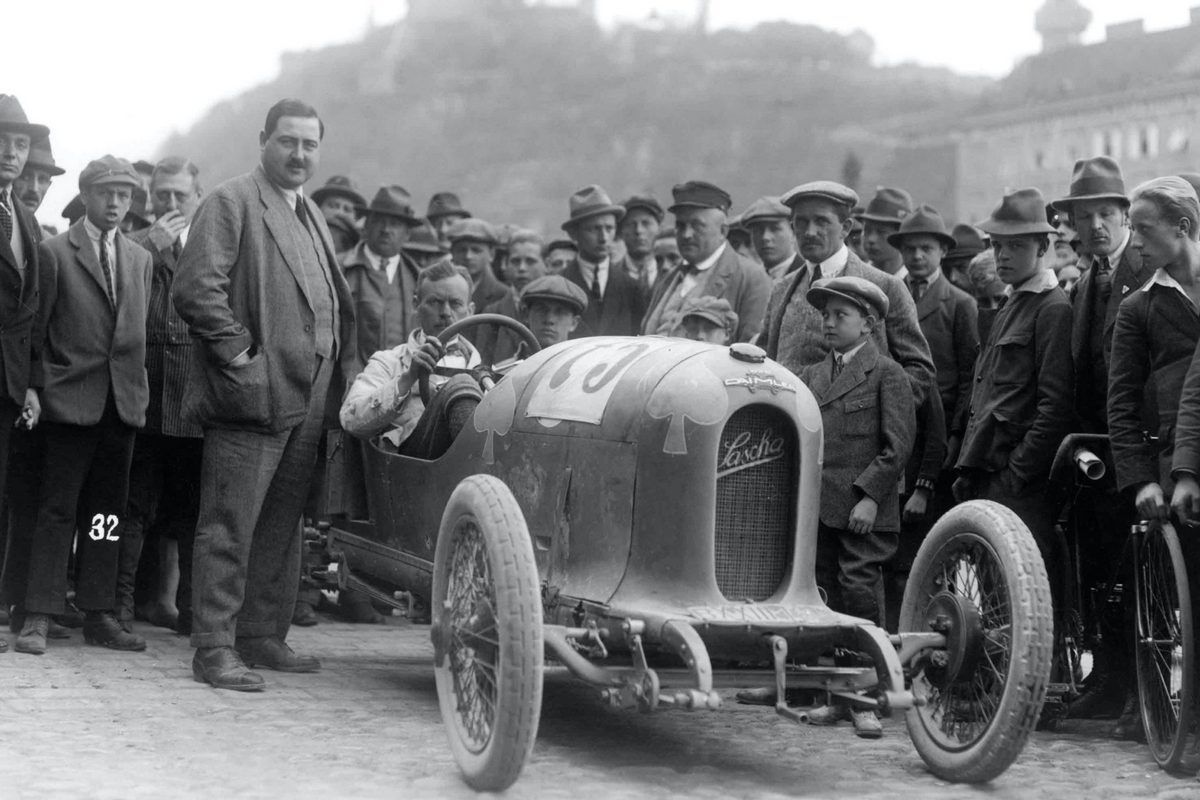 От экспериментов с электричеством до Volkswagen Beetle: 150 лет со дня рождения Фердинанда Порше