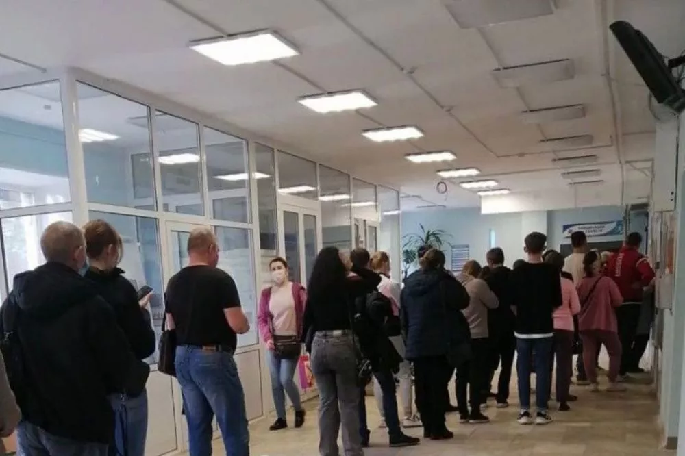 очередь в поликлинике фото. Olso showroom нижний. очередь в больнице. борская канатная дорога очереди. очередь на канатную дорогу нижний новгород 16.