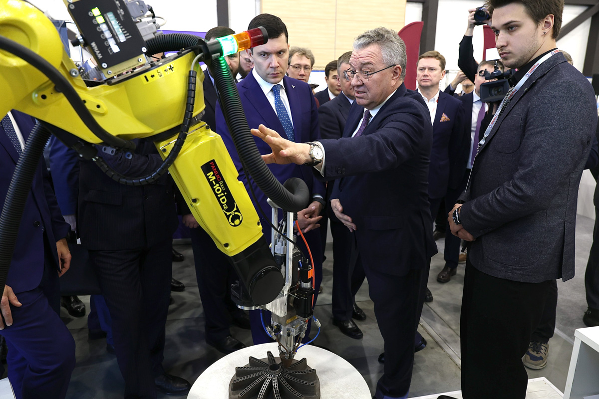 Андрей Рудской представляет разработки Политеха Антону Алиханову 