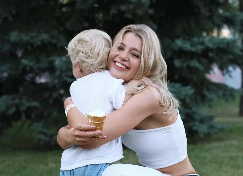 Жизнь после: Агата Муцениеце, Надежда Михалкова и другие звёзды, открыто говорившие о постродовой депрессии