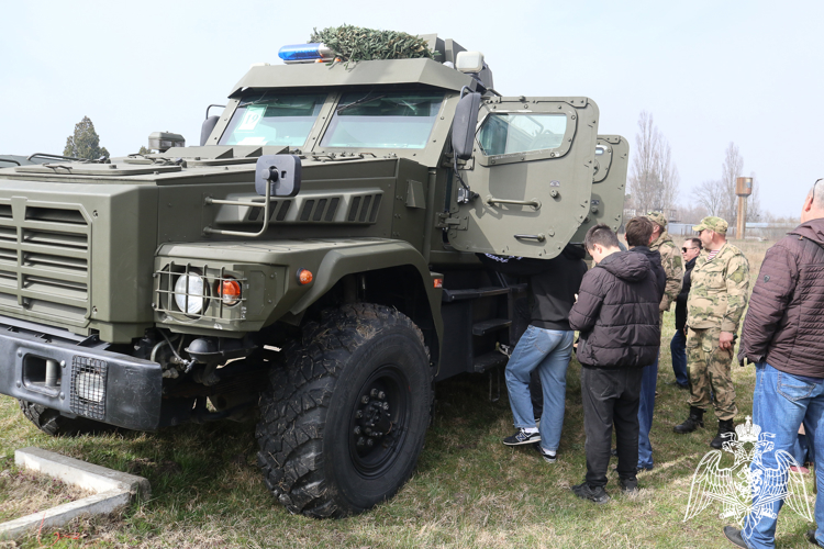 Кубанские школьники и студенты побывали в гостях у Росгвардии на военном полигоне