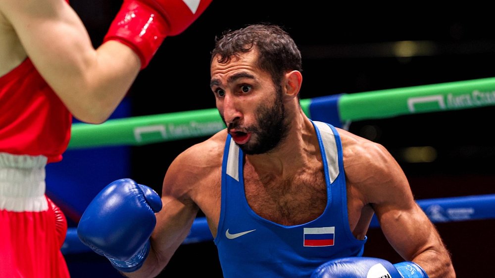 Боксер из Златоуста Эдмонд Худоян с победы стартовал на чемпионате мира