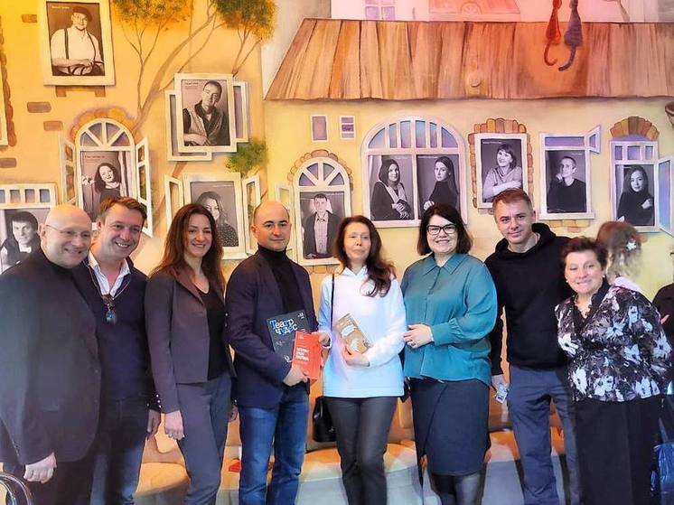 Премьеру спектакля в хабаровском театре кукол украсила выставка