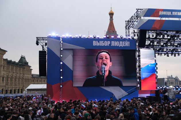 Путин присвоил певице Чичериной звание заслуженной артистки России ...