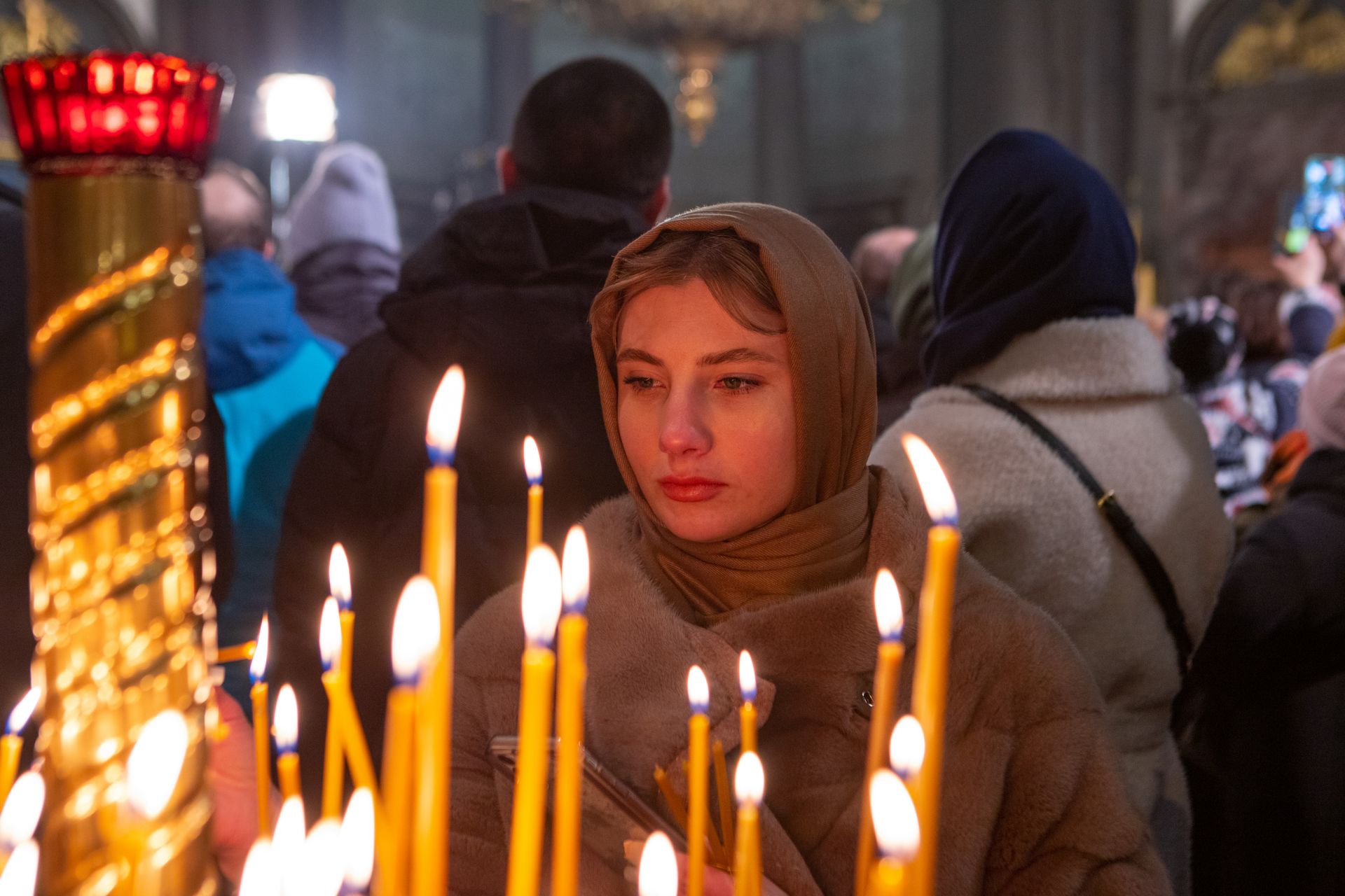 крещение богослужение в селе. рождество в храме 2023. патриарх кирилл литургия. путин в храме на рождество. подготовка к рождеству.