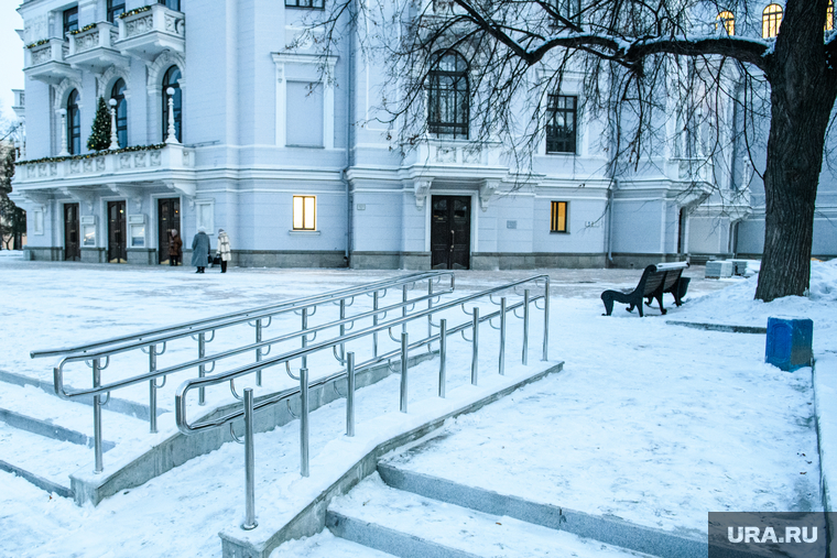 Реконструкция сквера у Театра оперы и балета. Екатеринбург, театр оперы и балета, пандус, доступная среда, урал опера балет