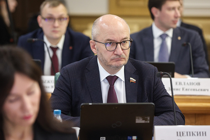 сенатор олег цепкин