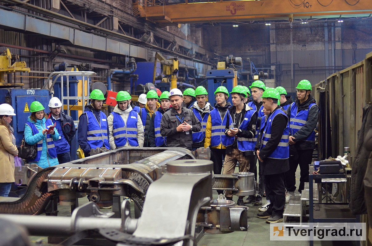 тверской вагоностроительный завод цех. тихвинский вагоностроительный завод. демонтаж металлоконструкций. город тихвин вагоностроительный завод. твз тверской вагоностроительный завод.