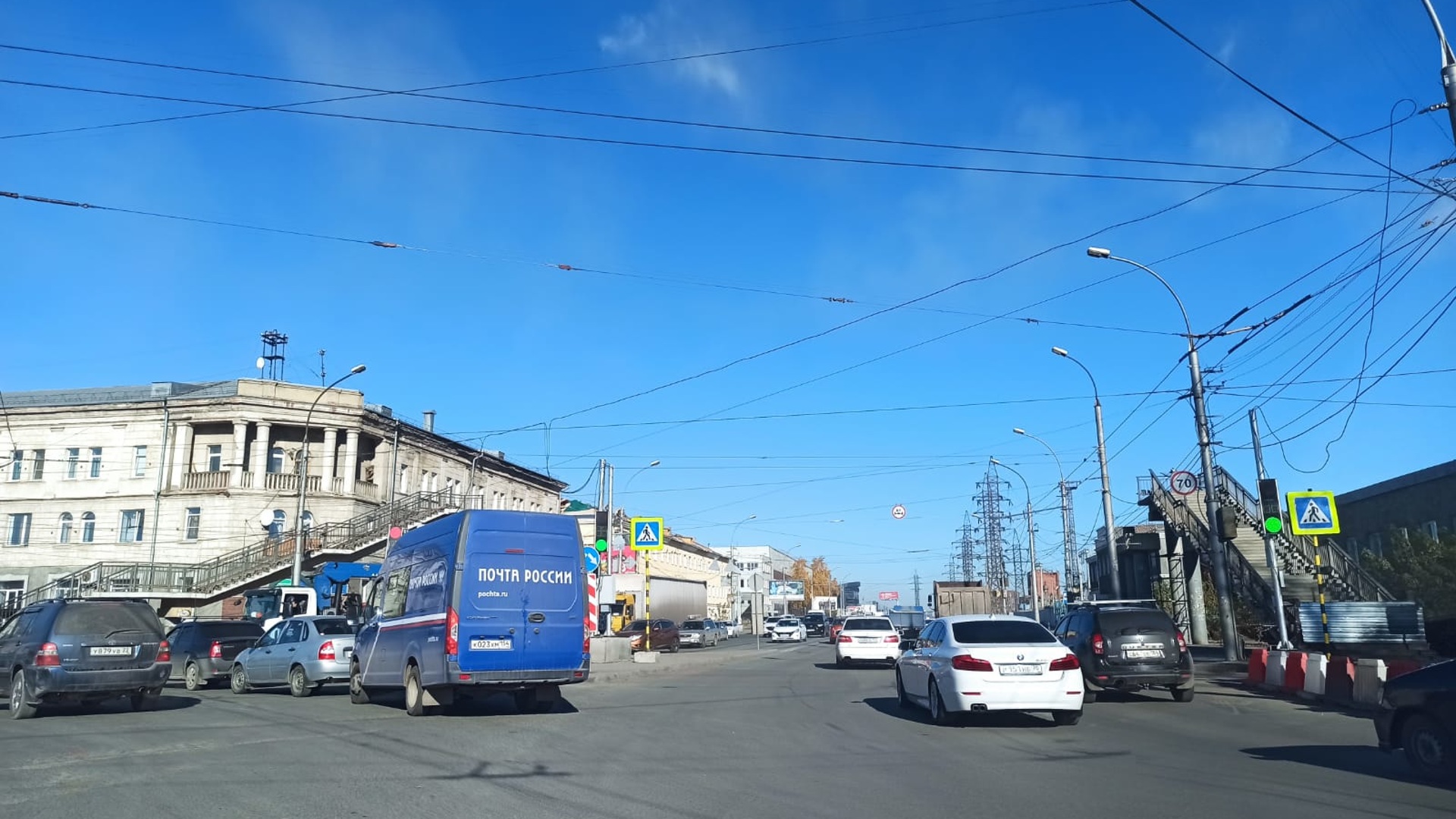 Проезд новосибирск. Снес пешеходный мост. Центральный мост Новосибирск. Центральный рынок в Новосибирске пешеходный переход