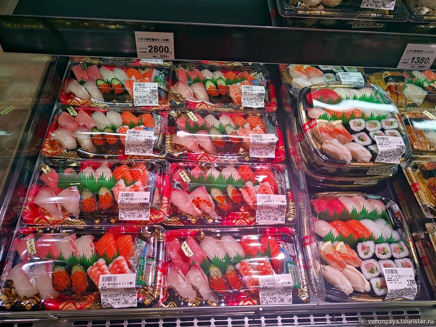 Наборы суши на осакском рынке Куромон
