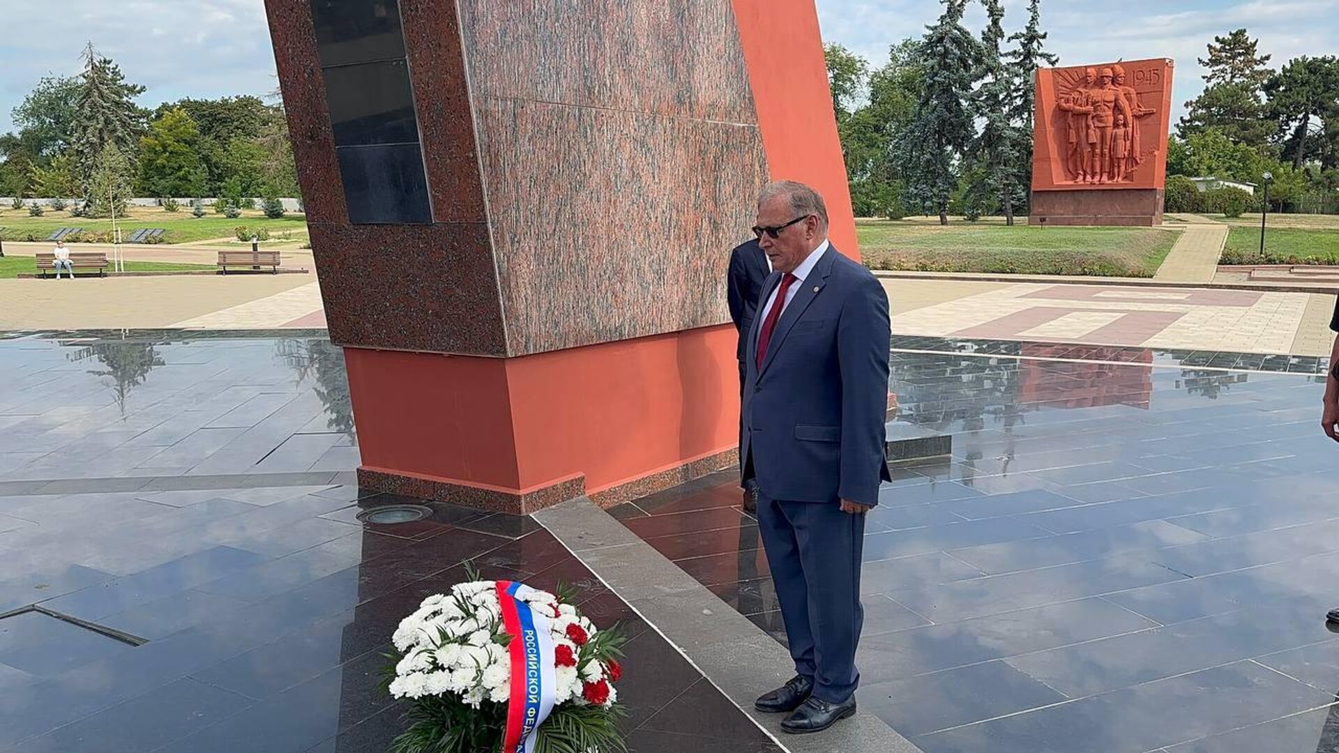 Посол России в Молдове возложил цветы к Вечному огню в Кишиневе - Sputnik Молдова, 1920, 24.08.2025