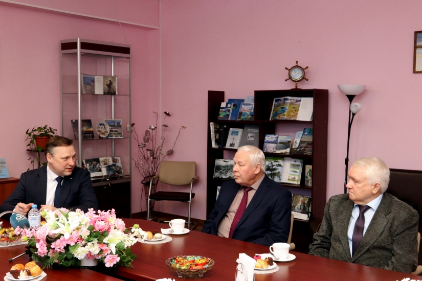 Глава ЗАТО Олег Прасов встретился с почетными гражданами Североморска