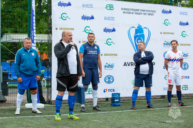 Глава петербургского МЧС принял участие в XV юбилейном междугороднем турнире по футболу на Кубок АО 