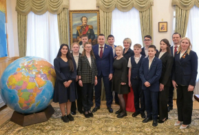 Дмитрий Демешин исполнил мечту школьников из Мичуринского