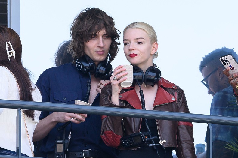 Аня Тейлор-Джой и Малькольм МакРей