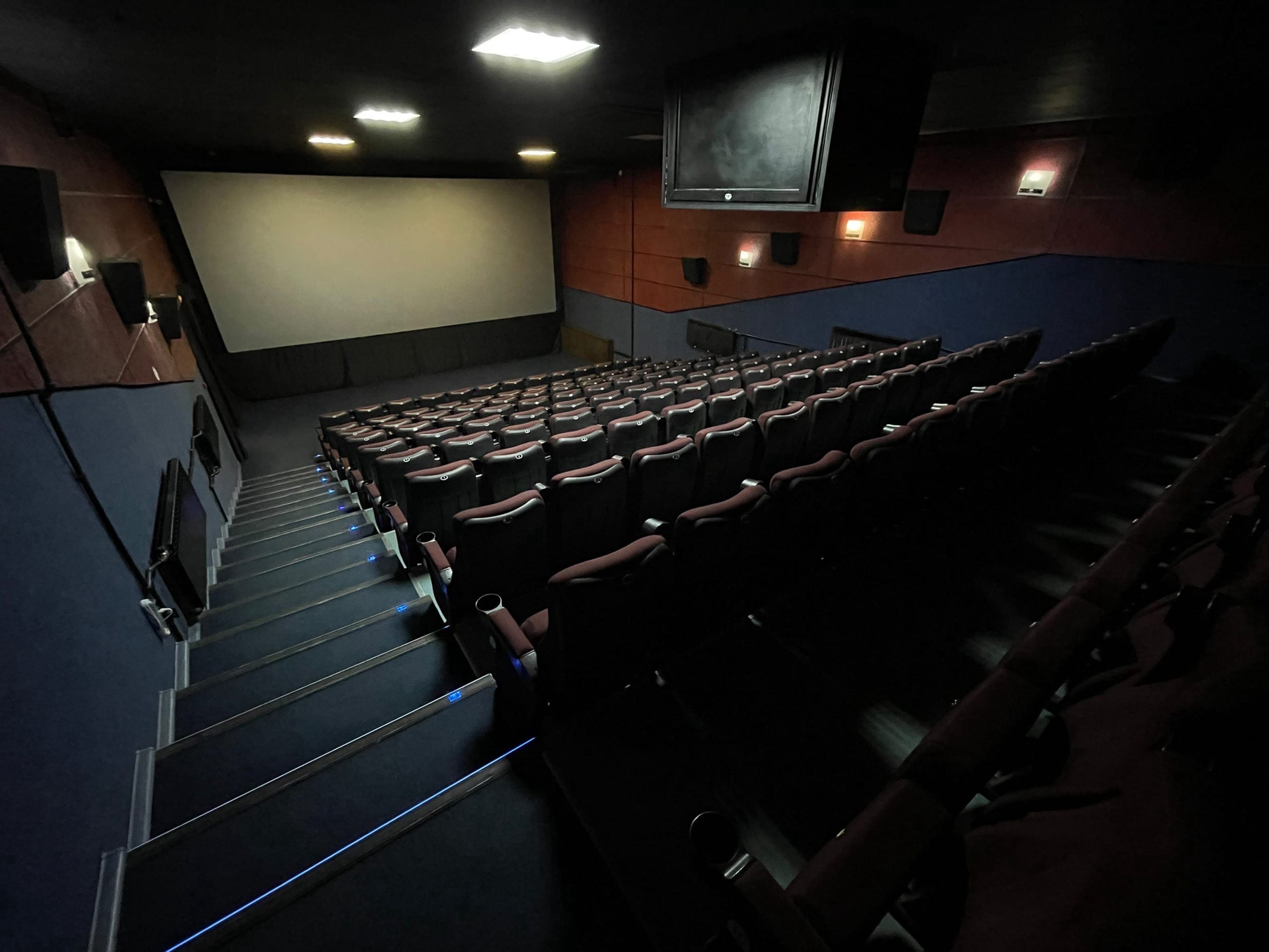 кинотеатр в каменске шахтинском расписание. расписание сеансов в кинотеатре. ведущий дискотеки 90. реклама кинотеатра. расписание сеансов кинотеатр усть-донецкий.