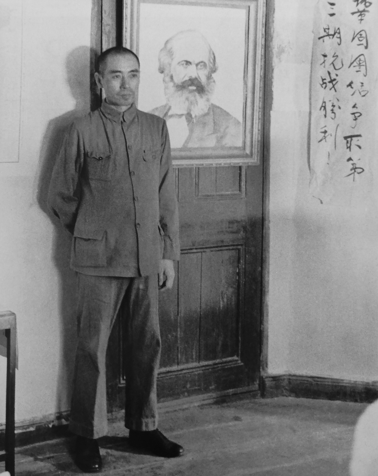 Чжоу Эньлай, представитель КПК при китайском центральном правительстве.