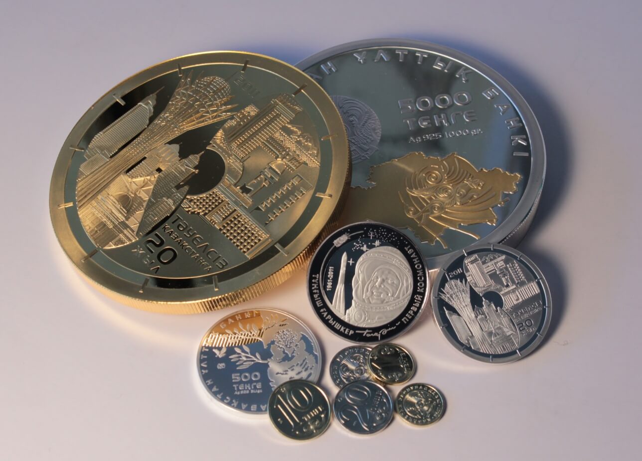 деньги казахстана монеты