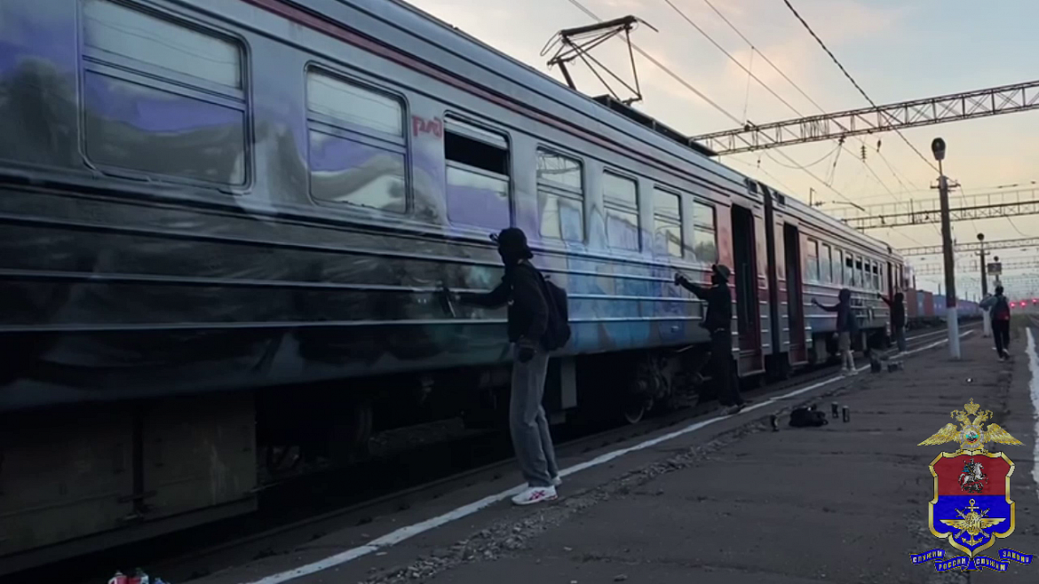 Эд4мк 0020. Электричка бекасово 1 кубинка 2. Столбовая новохохловская электричка. Турникет жд. Столбовая новохохловская электричка.