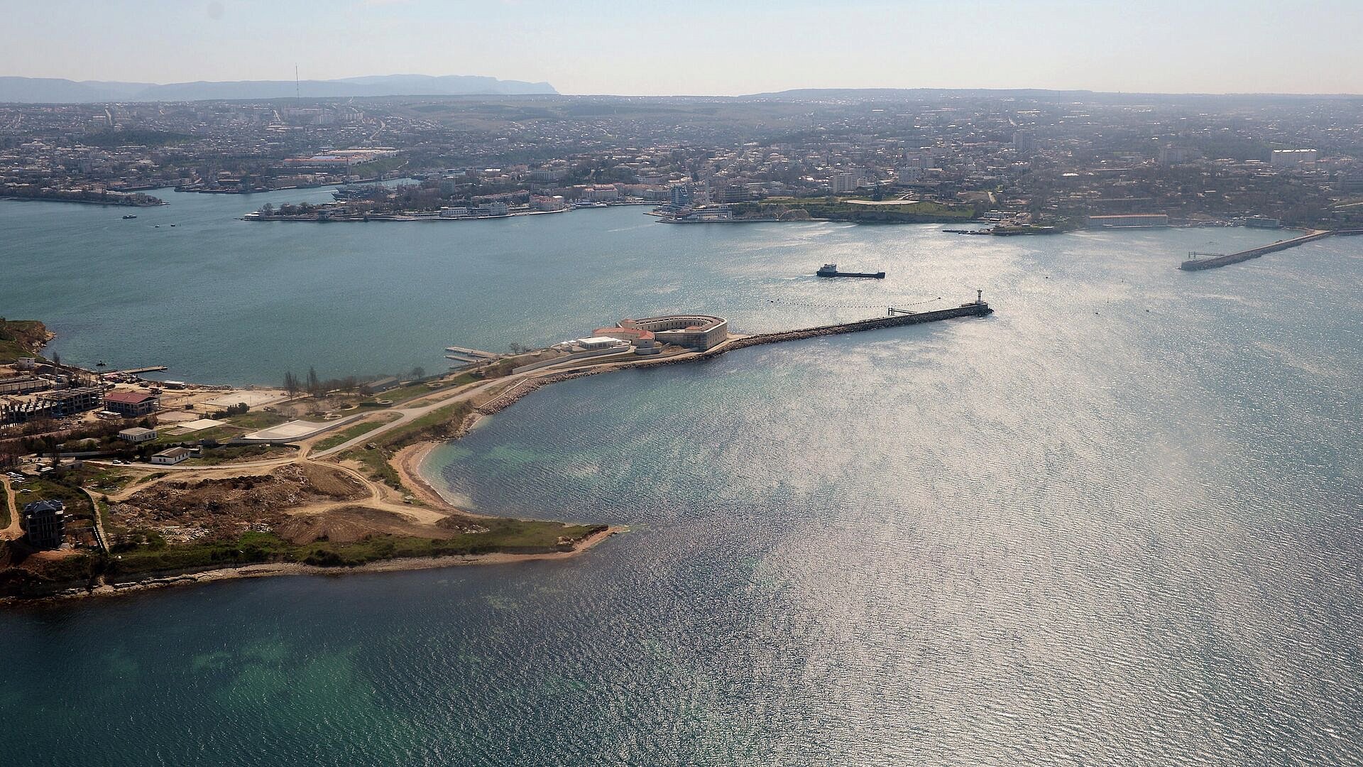 В Севастополе морской пассажирский транспорт приостановил работу