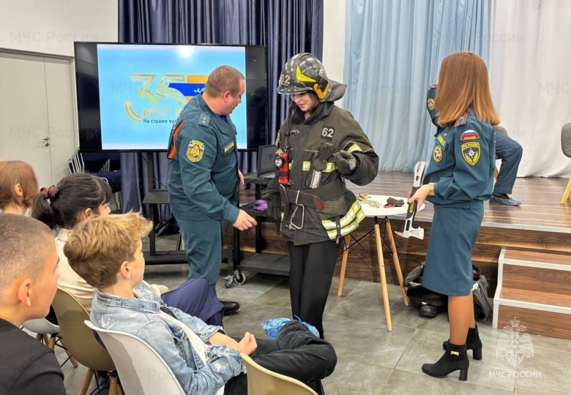 В Юго-Восточном административном округе прошел открытый урок, посвященный истории МЧС России