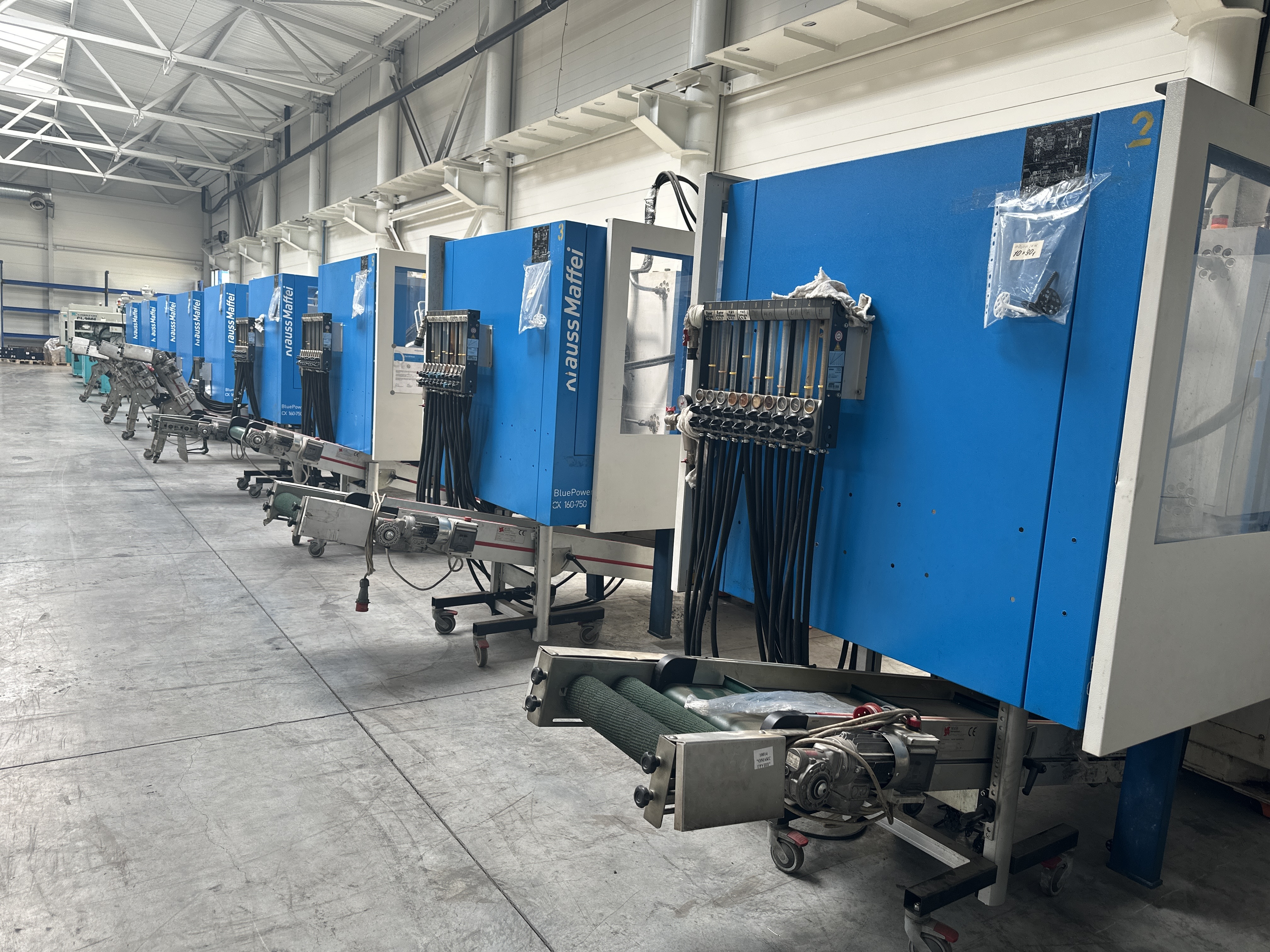 Гвозди нлмк. Завод нлмк метиз березовский. Саморезы ассортимент. Станок для упаковки саморезов. Завод метизов.