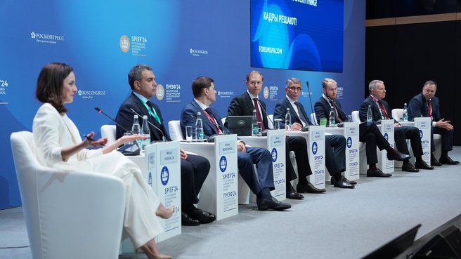 Денис Мантуров на панельной сессии Петербургского международного экономического форума «Кадры решают!»