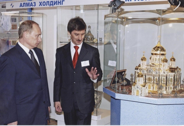 Флун Гумеров с Владимиром Путиным на выставке в Костроме (апрель 2005)