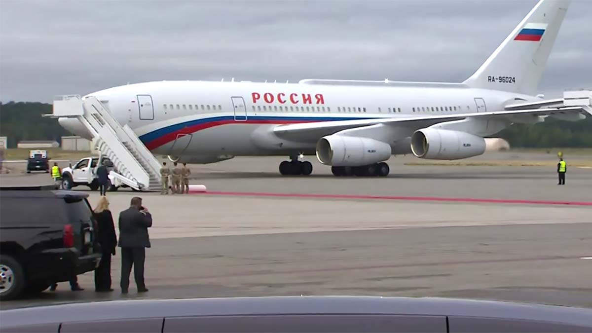 Cамолёт президента России вылетел из Анкориджа