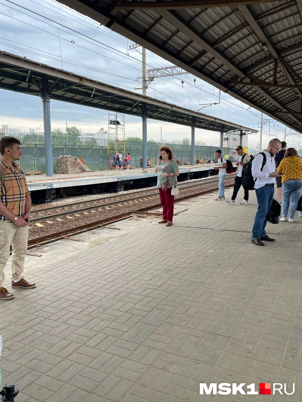 Пассажиропоток выхино. Тысячи пассажиров метро. Станция метро выхино. Метро выхино закрытое. Платформа выхино 3 путь.