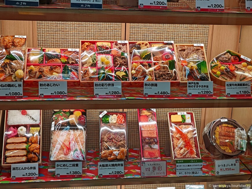 Муляжи обедов экибэн на вокзале Киото