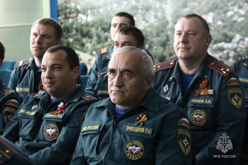 Сотрудников и ветеранов противопожарной службы региона поздравили с профессиональным праздником