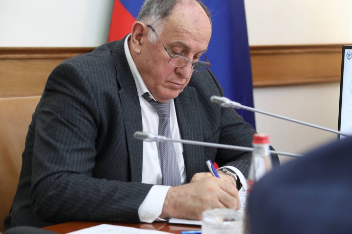 Абдулмуслим Абдулмуслимов призвал чиновников оперативнее реагировать на обращения граждан