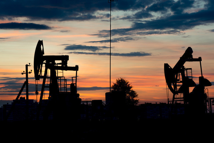 Американские СМИ полны сообщениями о том, что даже без санкций, просто в результате этих дроновых атак производство нефти в России снизилось на 21%